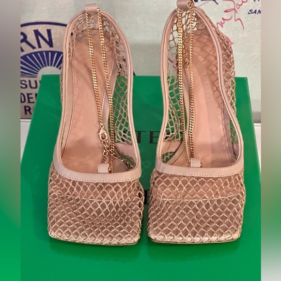 BOTTEGA VENETA NEW Stretch Mesh Pumps with Gold Chain Link SZ 5 NWT - Picture 3 of 7